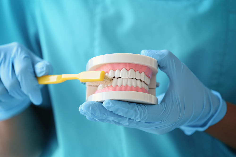 Kompleksowe leczenie dentystyczne – odkryj drogę do zdrowych i pięknego uśmiechu.